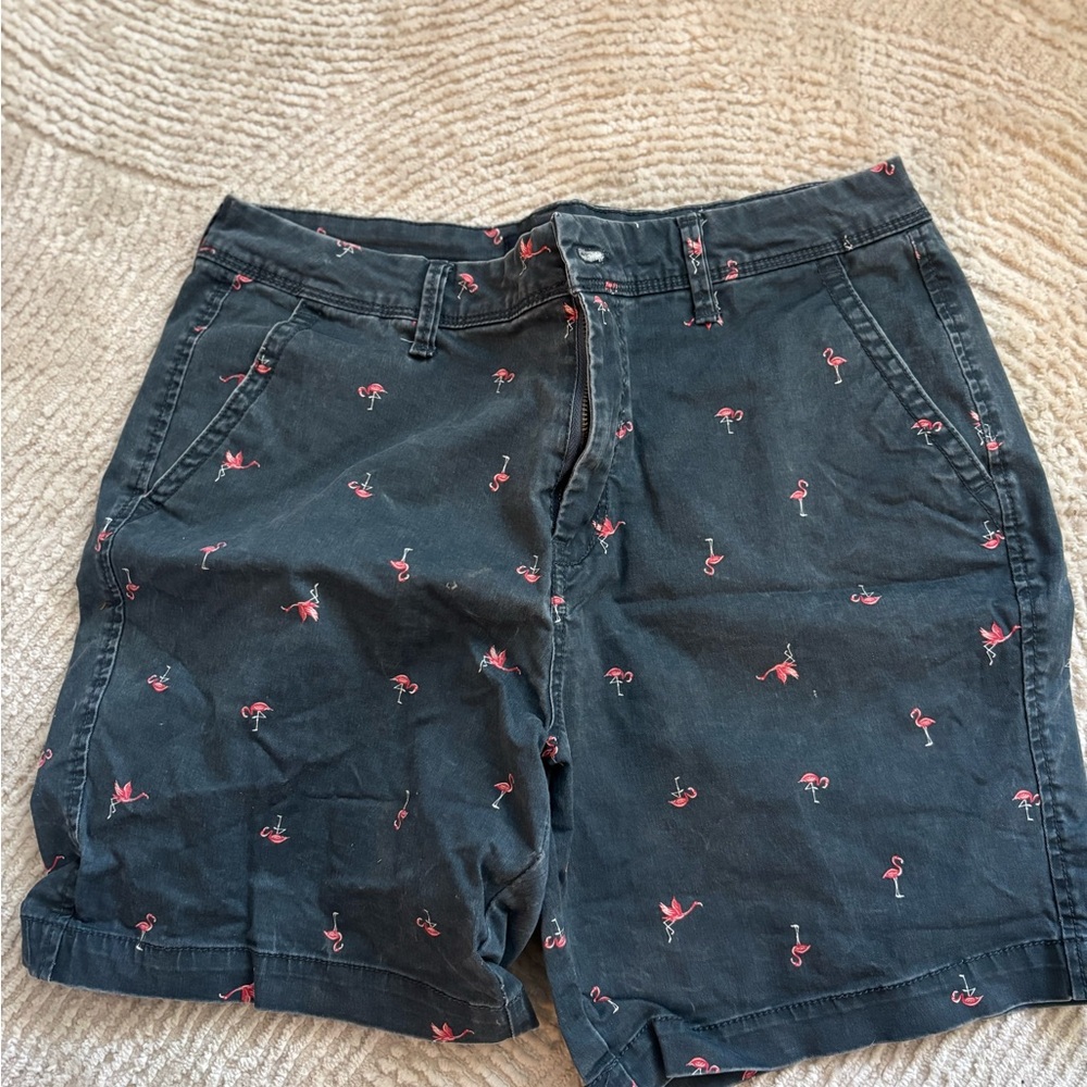 Aeropostale men’s Gray and Pink Bermuda flamingo Print golf Shorts
